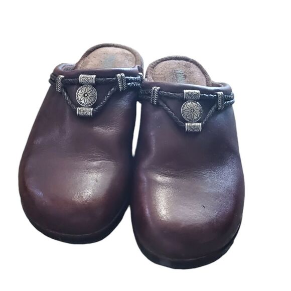 Minnetonka Chocolate Brown Leather Clogs - Picture 1 of 4